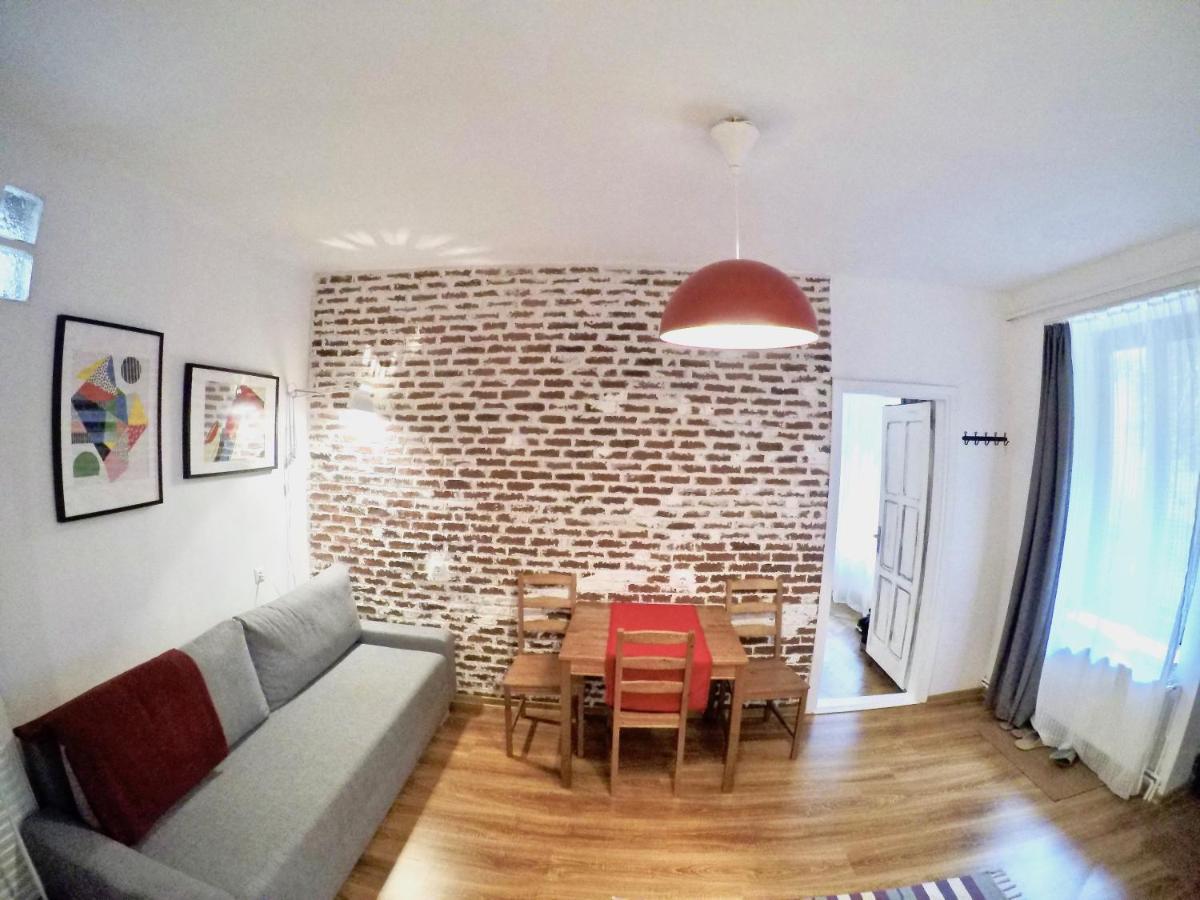 Fifty Shades Of Travel Apartment Brasov Exterior photo