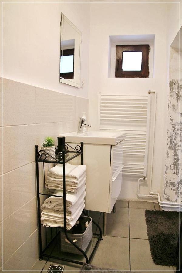 Fifty Shades Of Travel Apartment Brasov Exterior photo