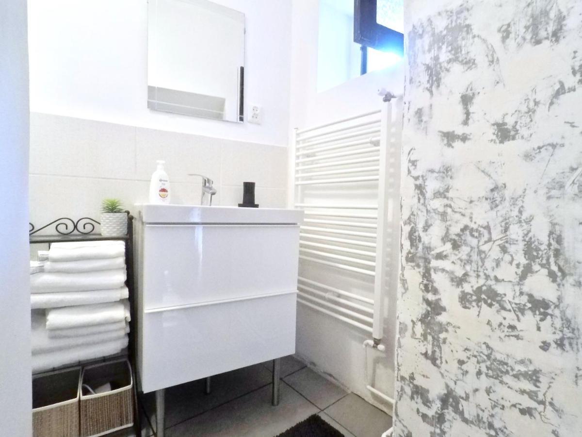 Fifty Shades Of Travel Apartment Brasov Exterior photo