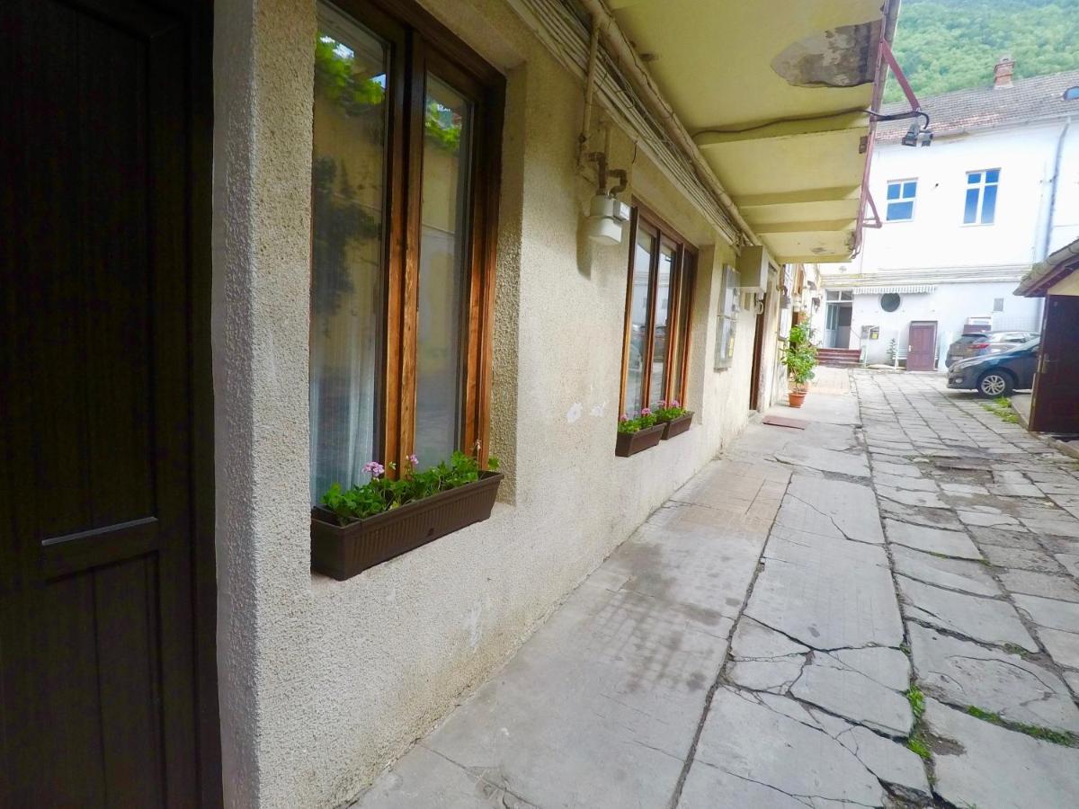 Fifty Shades Of Travel Apartment Brasov Exterior photo